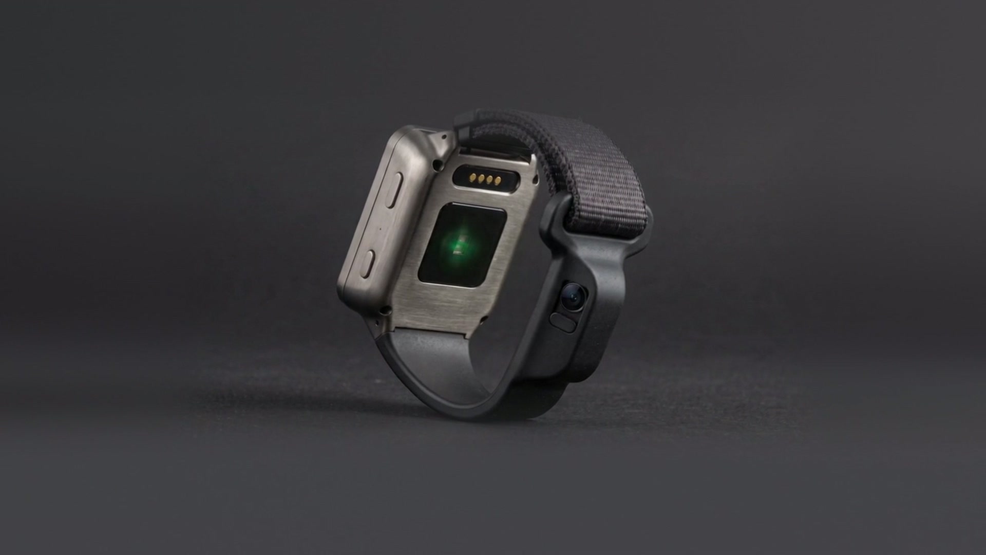 The single camera lens built into the InHand Watch band